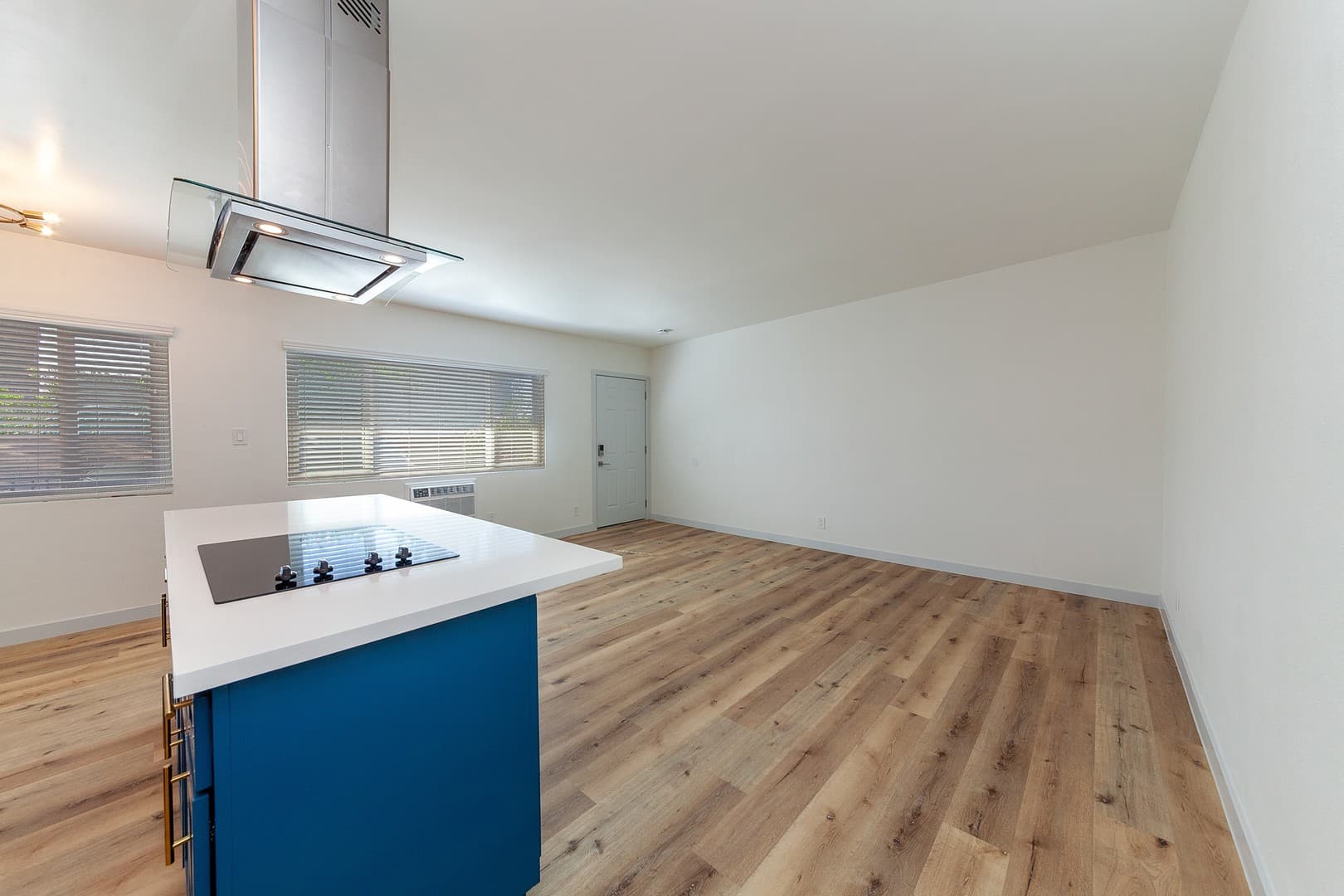 Long Beach Apartment: 1955 Locust  Avenue