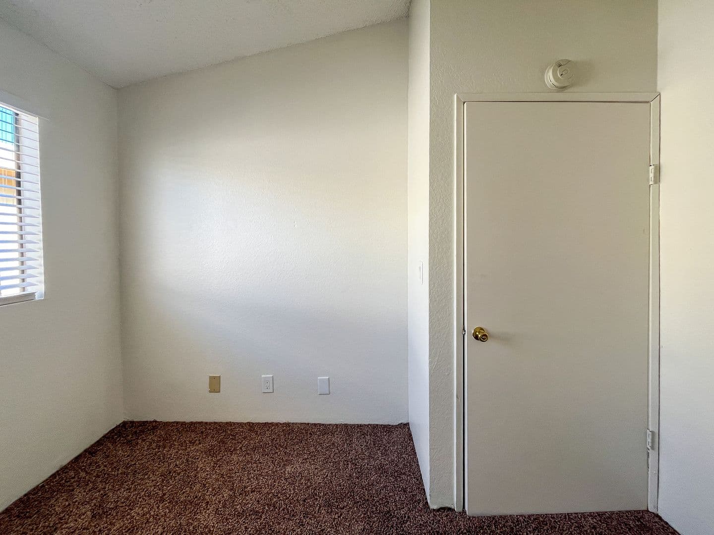 Hawthorne Apartment: 12909 Cordary Ave