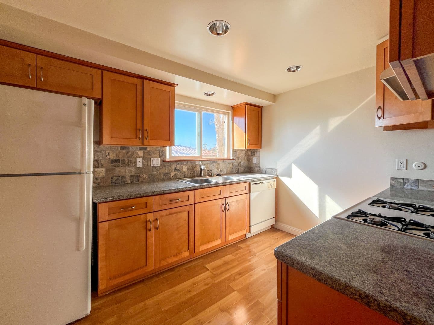 El Segundo Apartment: 311 W Palm Ave
