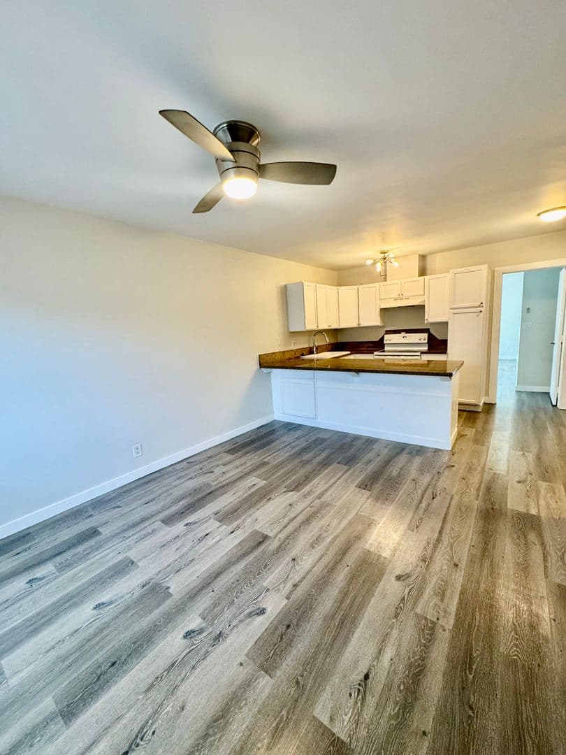 Van Nuys Apartment: 7524 Sepulveda Blvd.