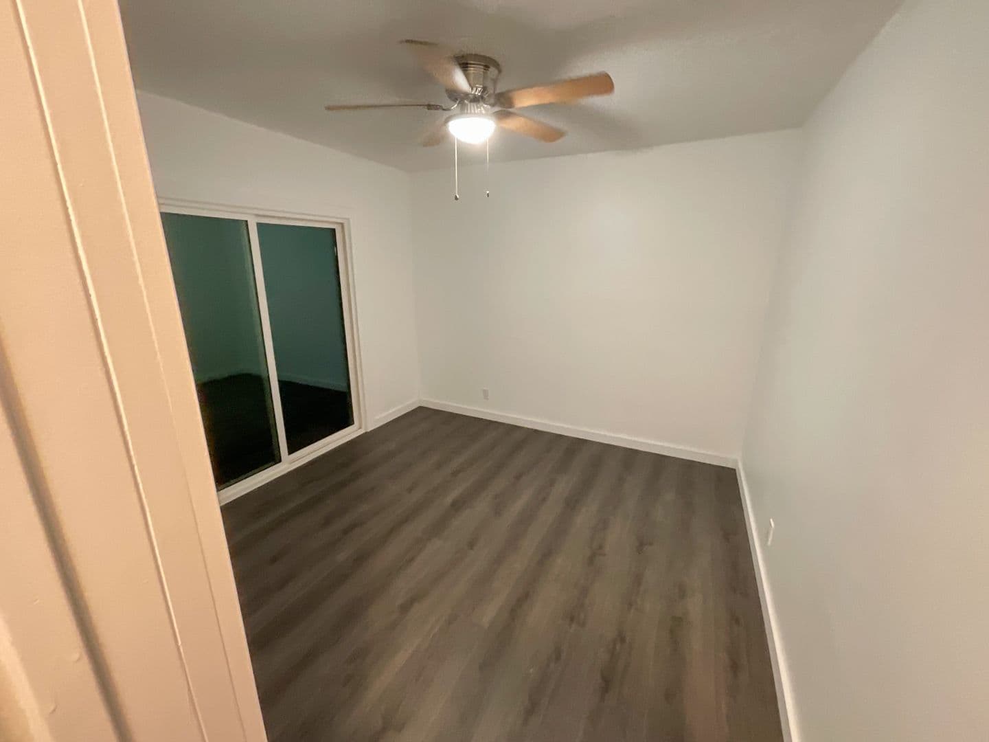 Los Angeles Apartment: 2652 Queen St