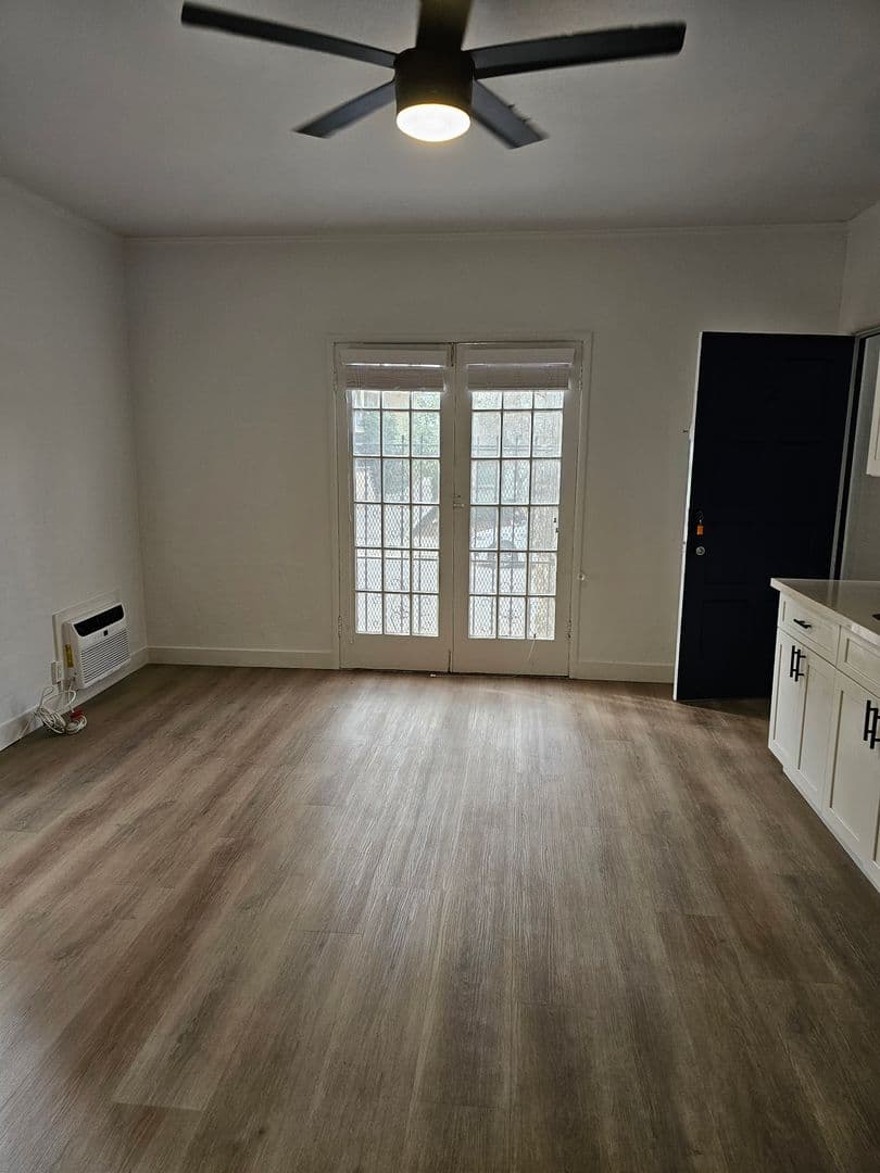 Los Angeles Apartment: 6439 Orange Street