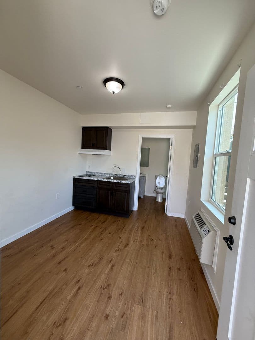 La Puente Apartment: 248 N 1st St