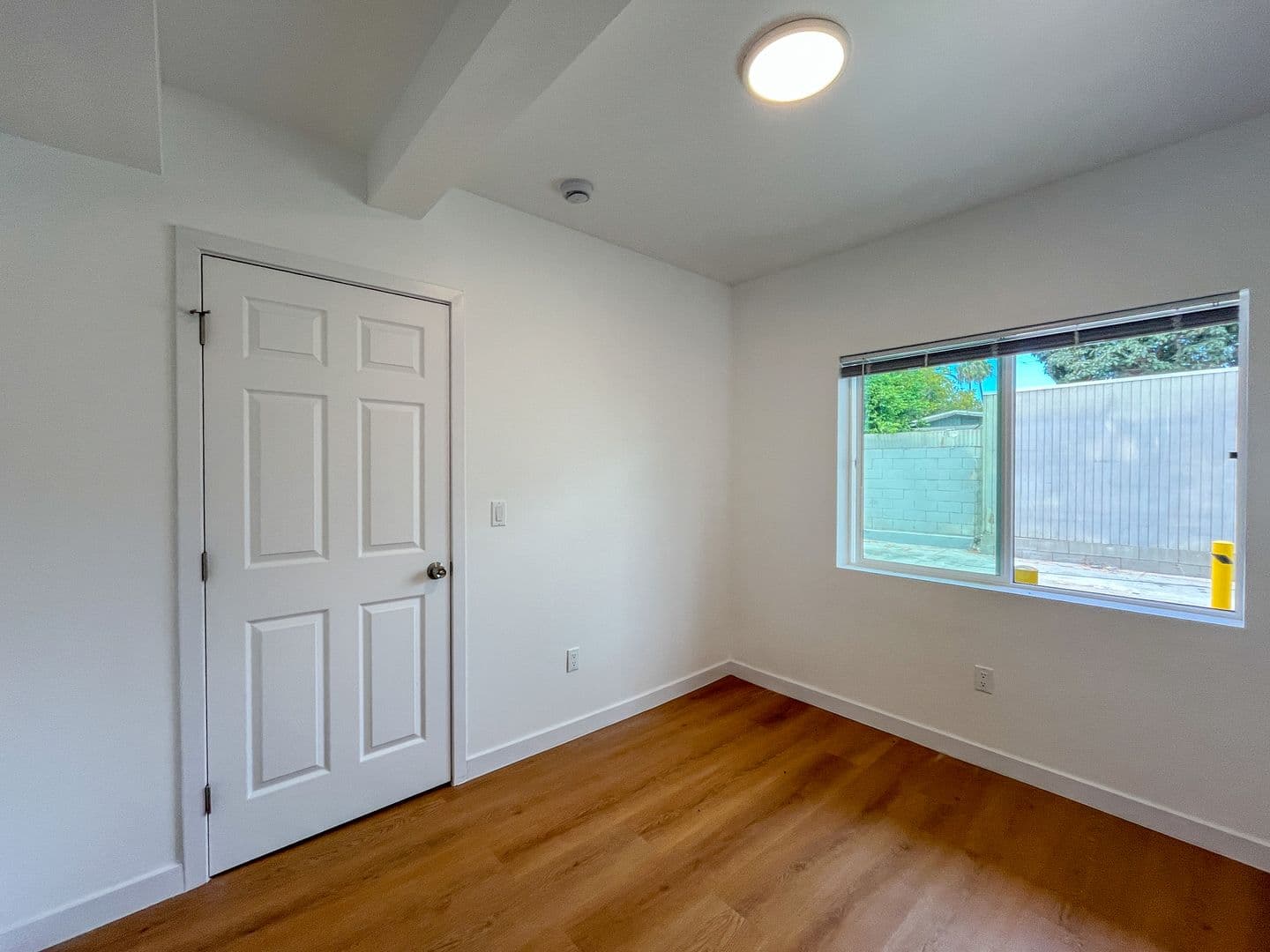 Long Beach Apartment: 905 Gaviota Avenue