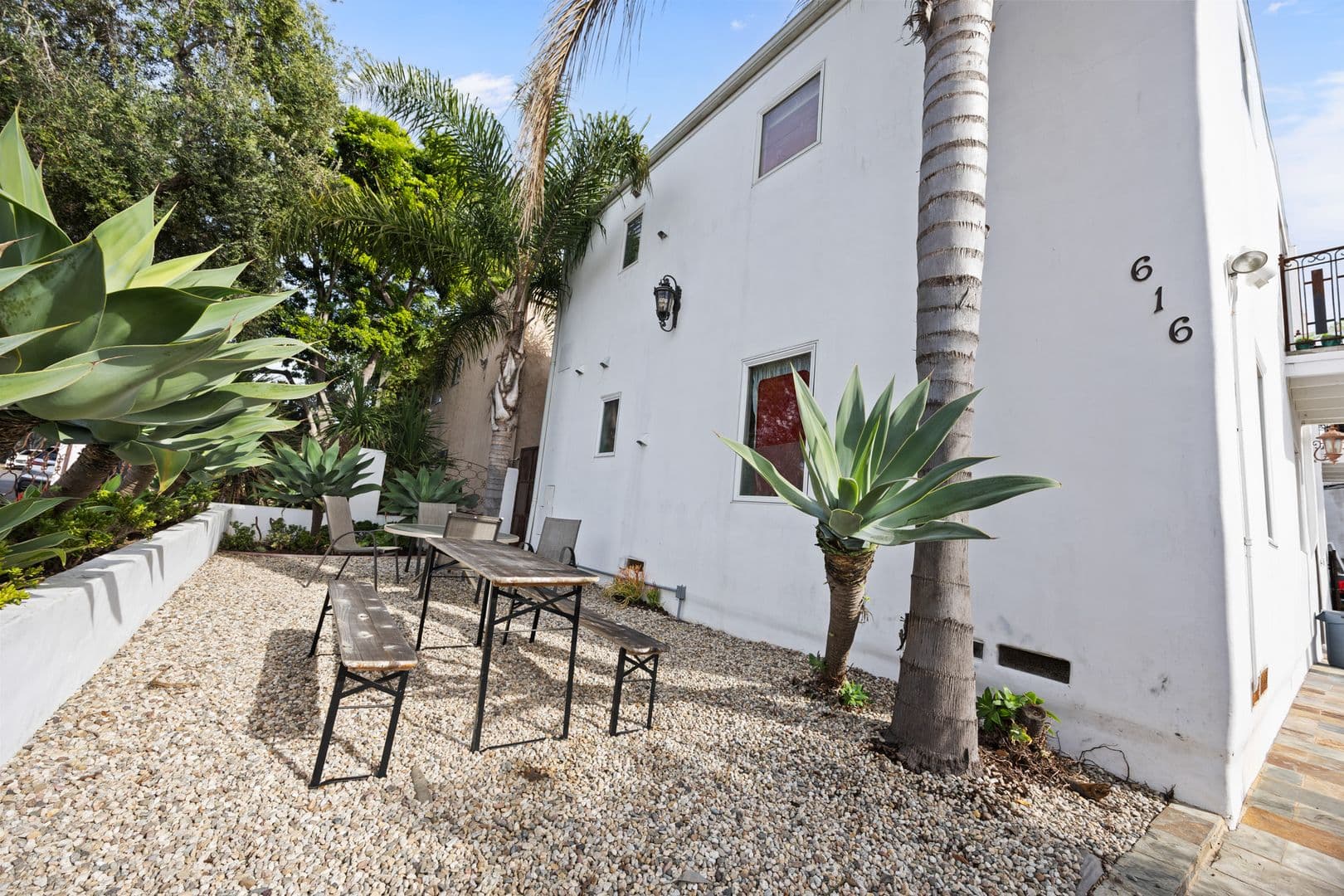 Venice Apartment: 616 Sunset Ave