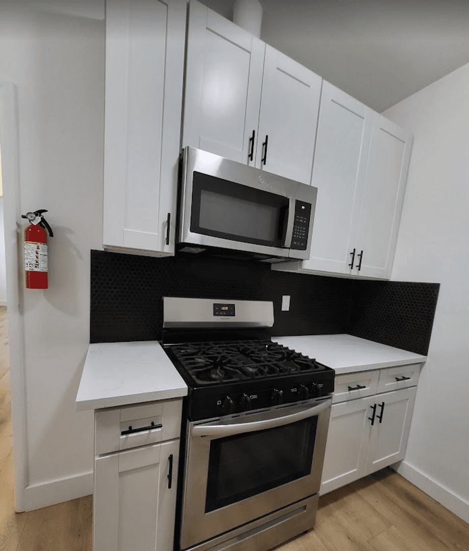 Los Angeles Apartment: 6439 Orange Street