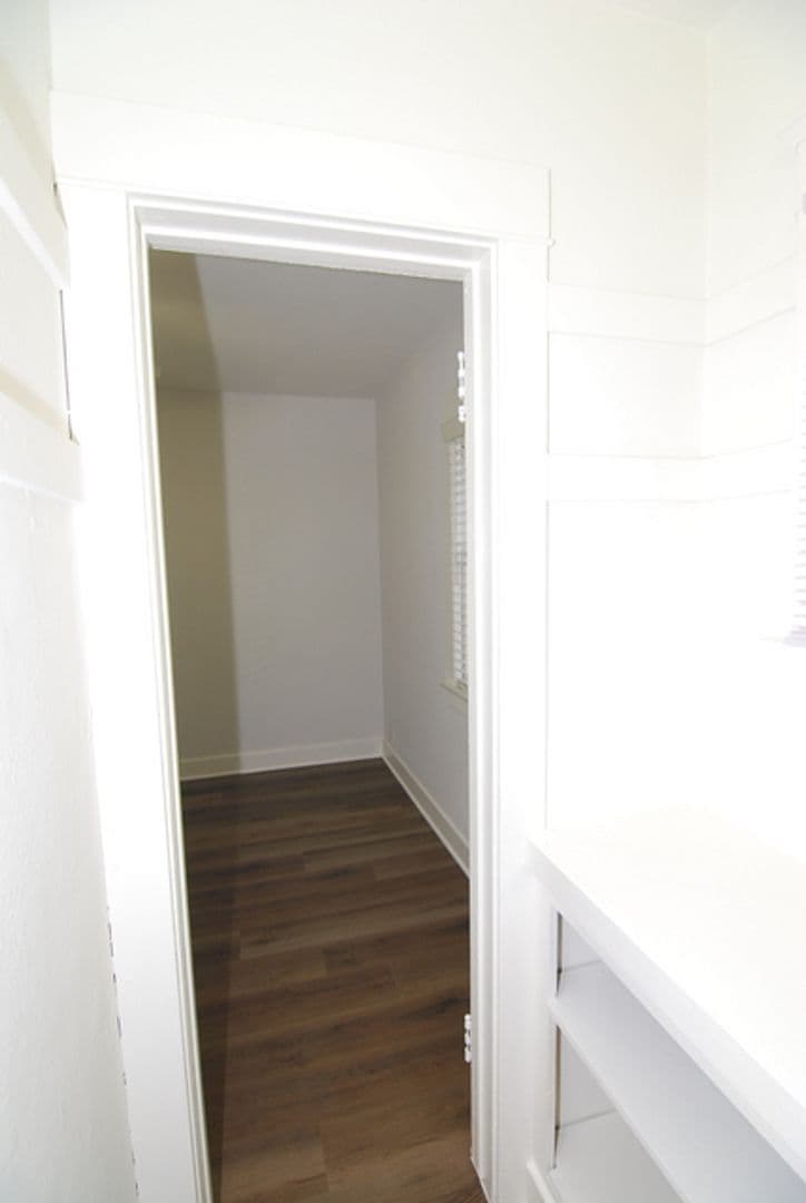 Long Beach Apartment: 1631 E. Florida St