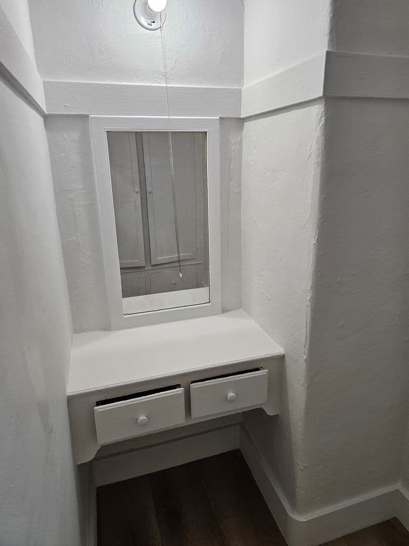 Los Angeles Apartment: 6439 Orange Street