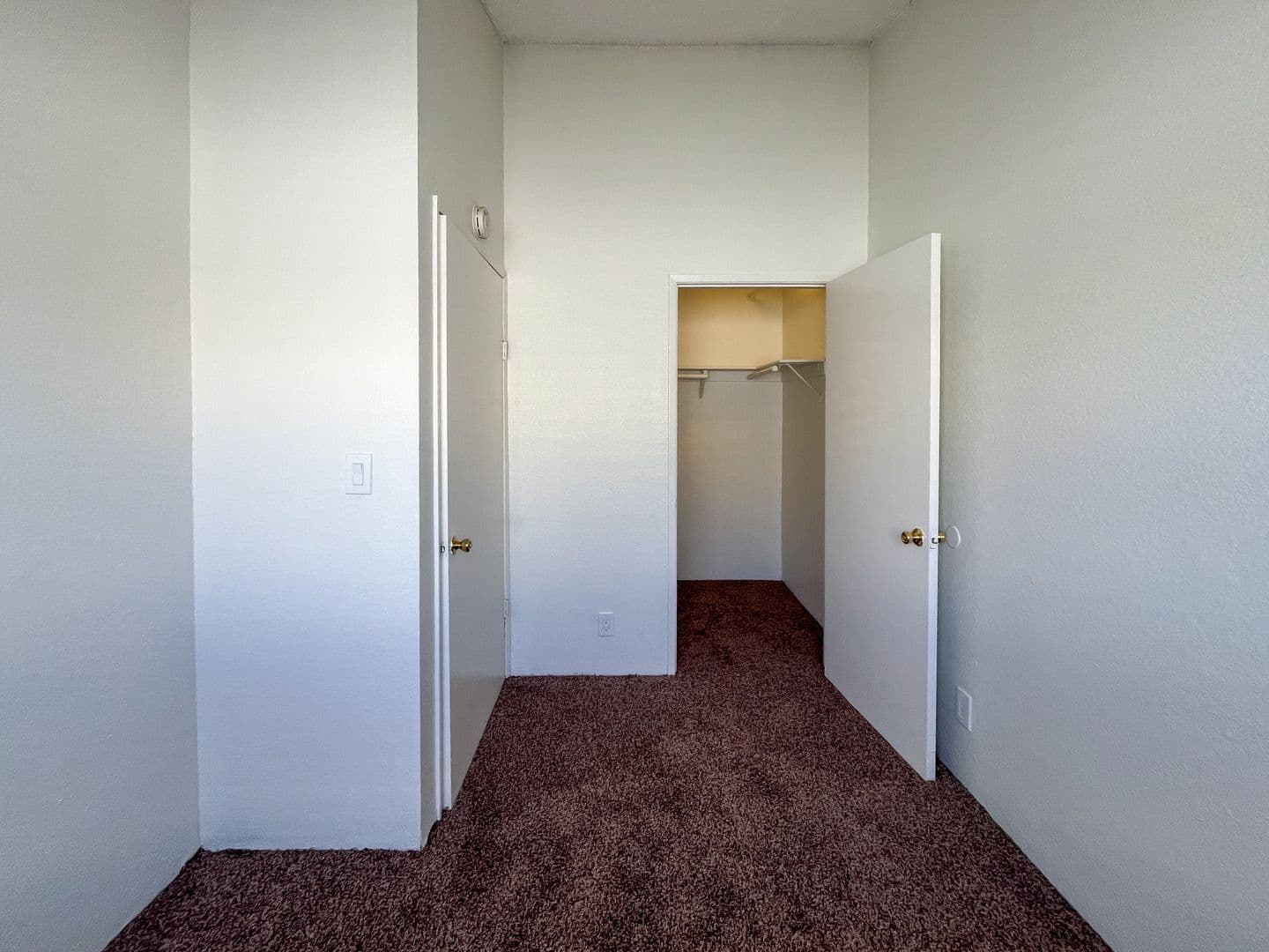 Hawthorne Apartment: 12909 Cordary Ave