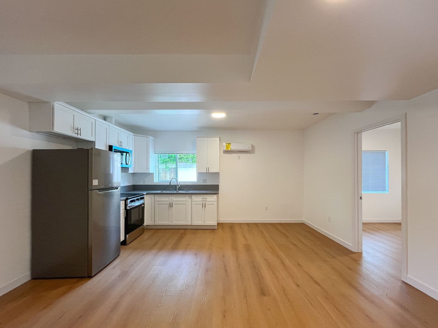 Long Beach Apartment: 905 Gaviota Avenue