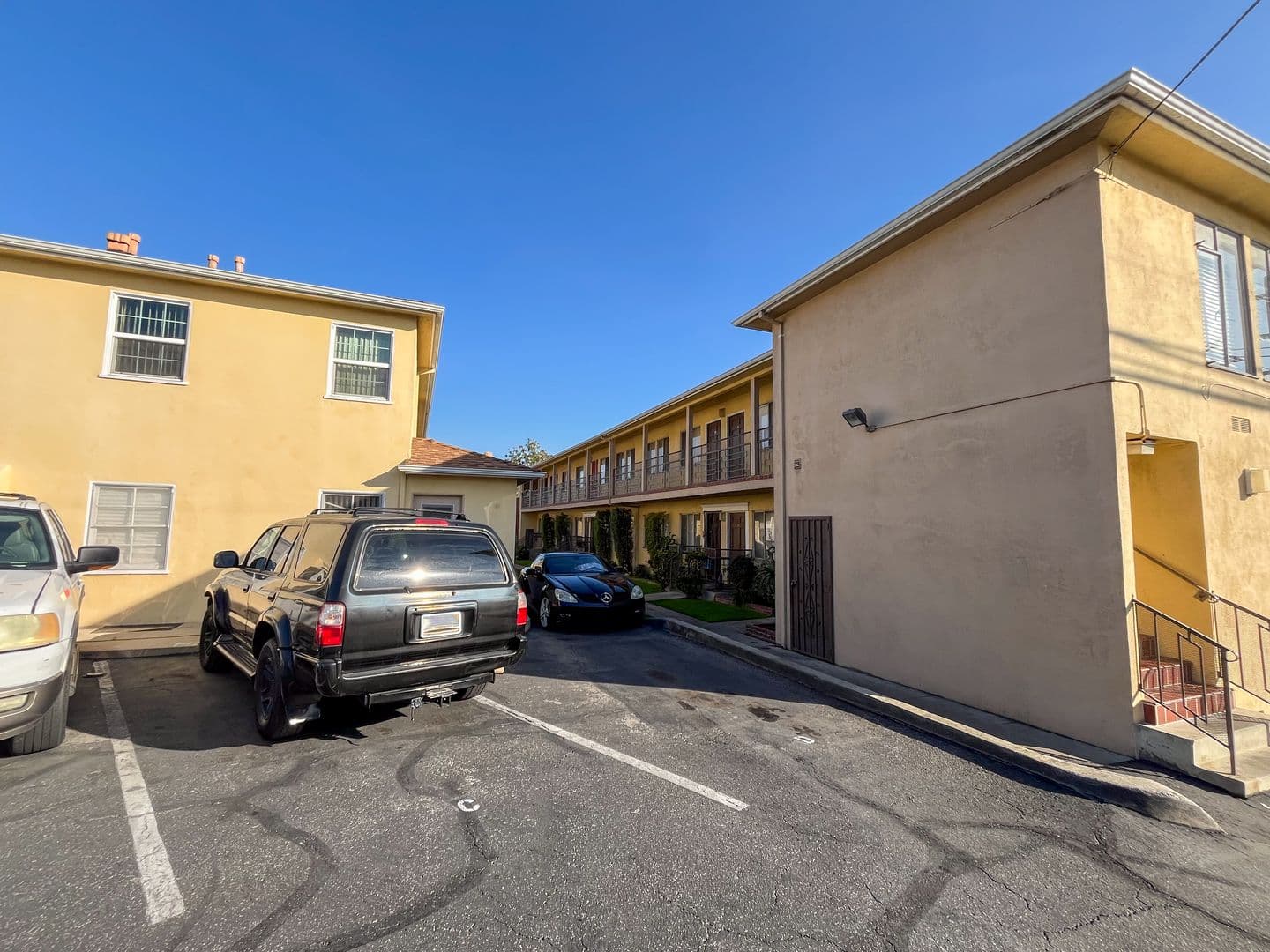Los Angeles Apartment: 5919-5925 Crenshaw Blvd.