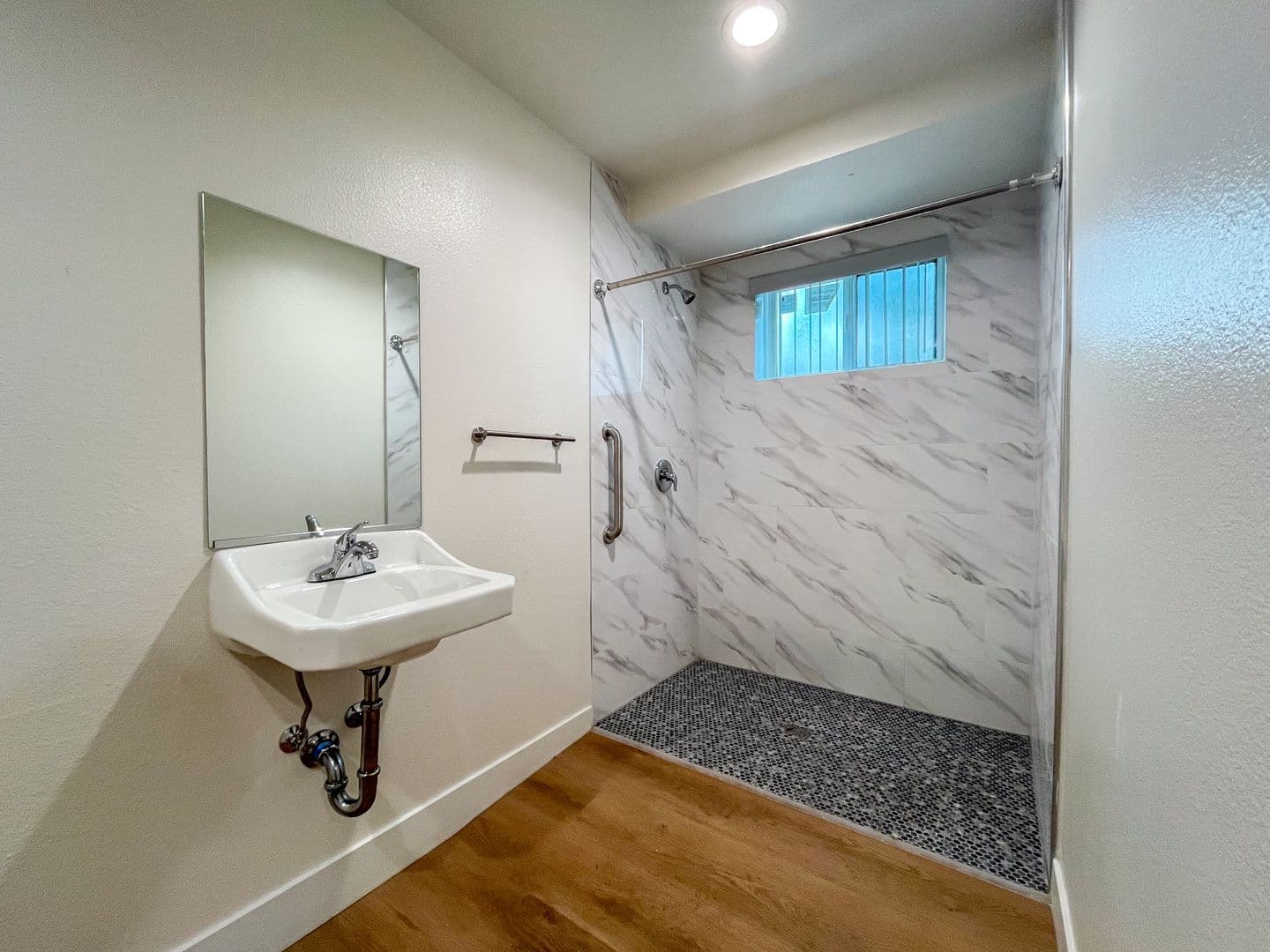 Los Angeles Apartment: 1627 E 92nd St