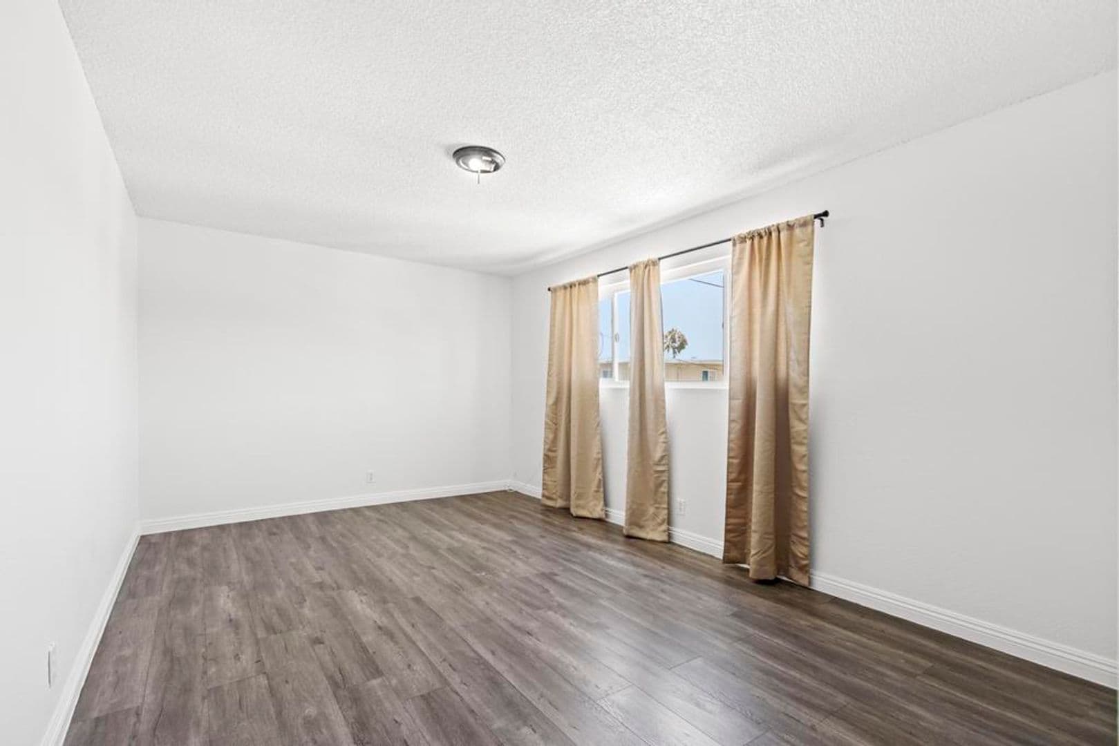 Norwalk Apartment: 11645 Mapledale St