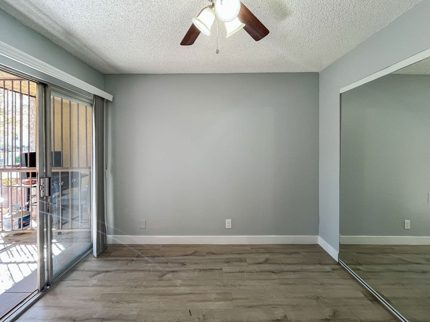 Long Beach Apartment: 124 E. 12th Street
