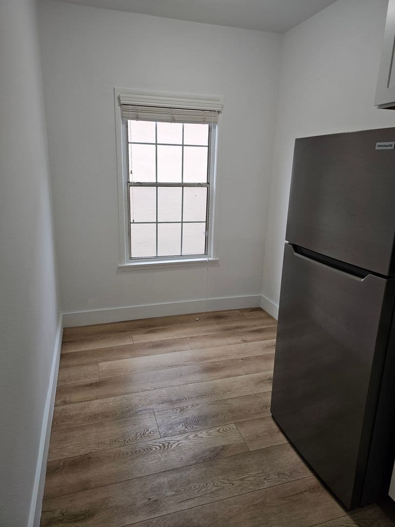 Los Angeles Apartment: 6439 Orange Street