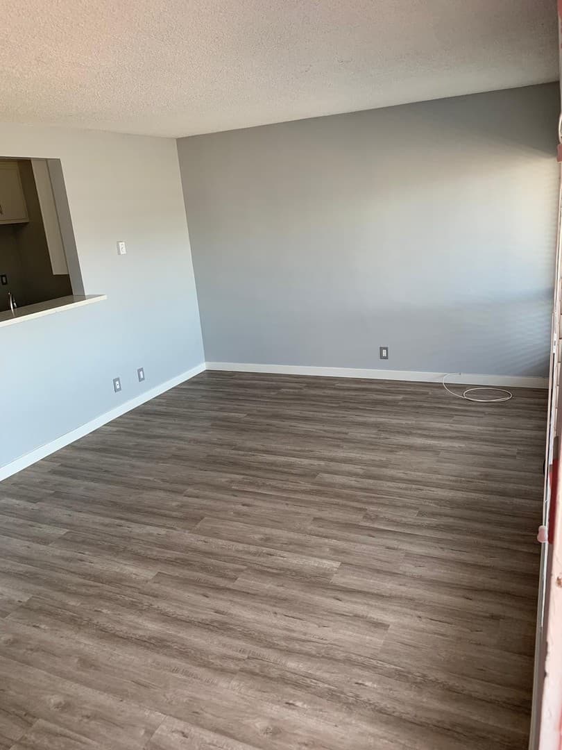 Long Beach Apartment: 2455 Pasadena Avenue