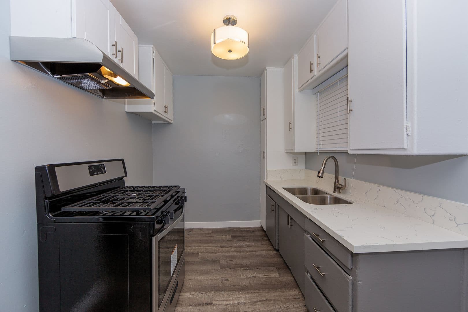 Long Beach Apartment: 1430 Chestnut Ave
