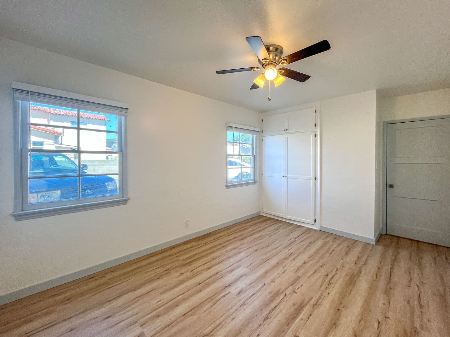 Los Angeles Apartment: 5919-5925 Crenshaw Blvd.