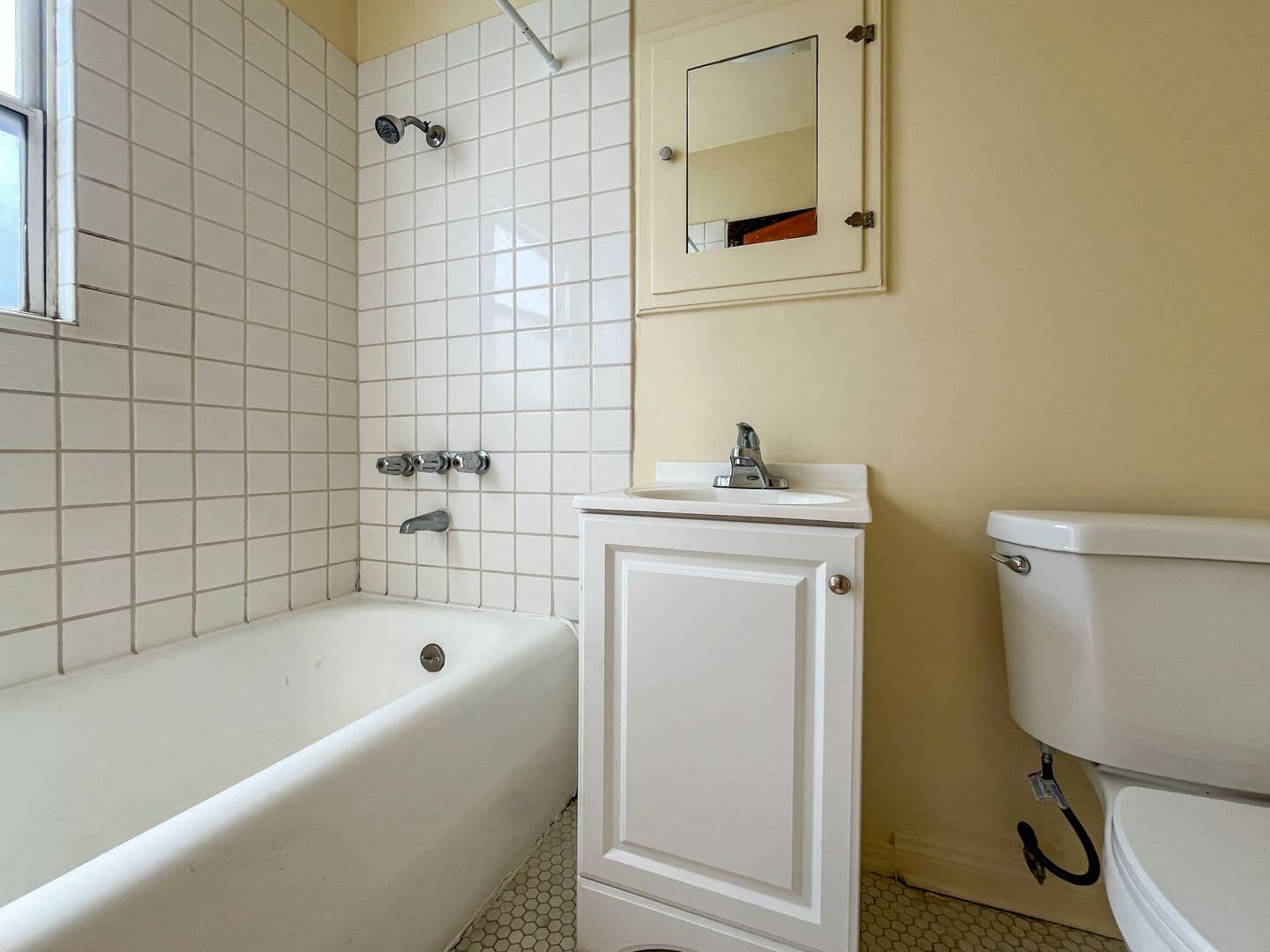 Los Angeles Apartment: 3741 S. Arlington Ave.