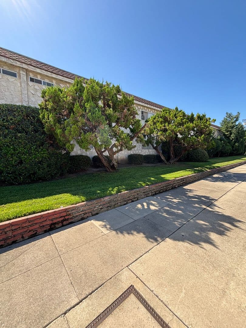 Torrance Apartment: 21910 S Western Ave