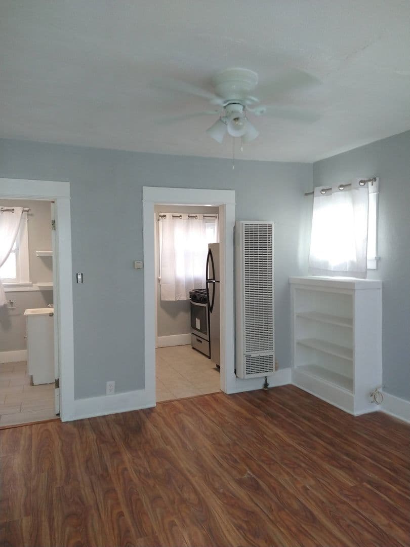 Long Beach Apartment: 1027-1031 Chestnut Avenue