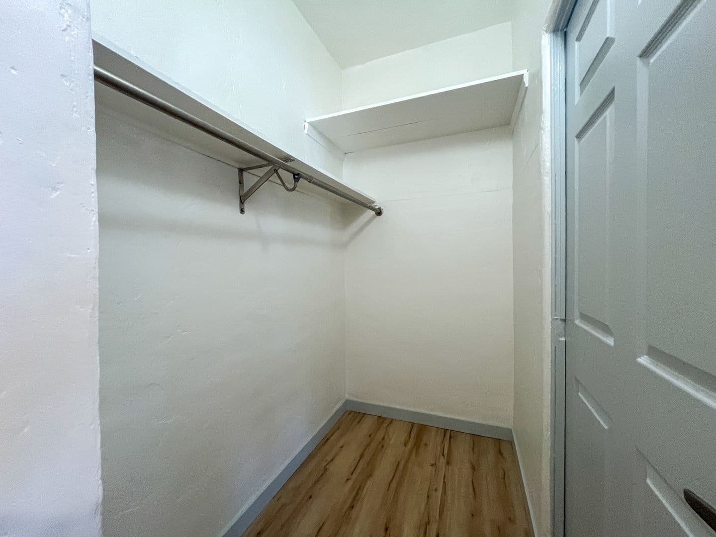Long Beach Apartment: 551 Daisy Ave