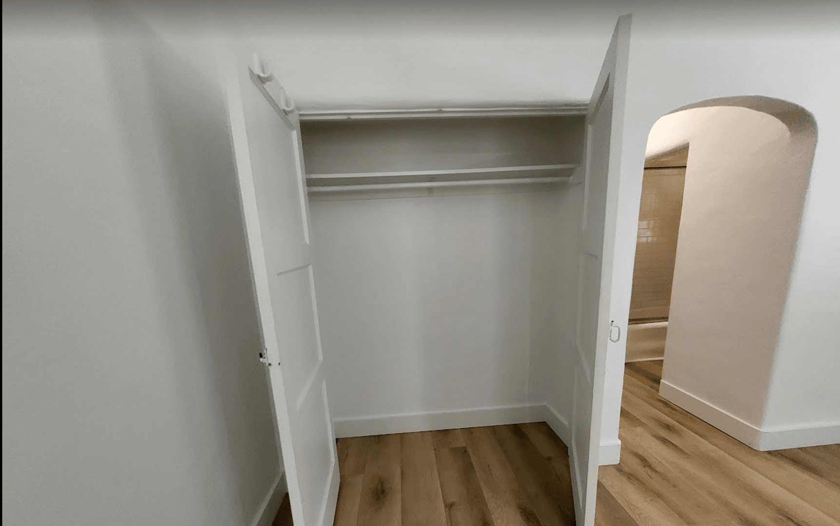 Los Angeles Apartment: 6439 Orange Street