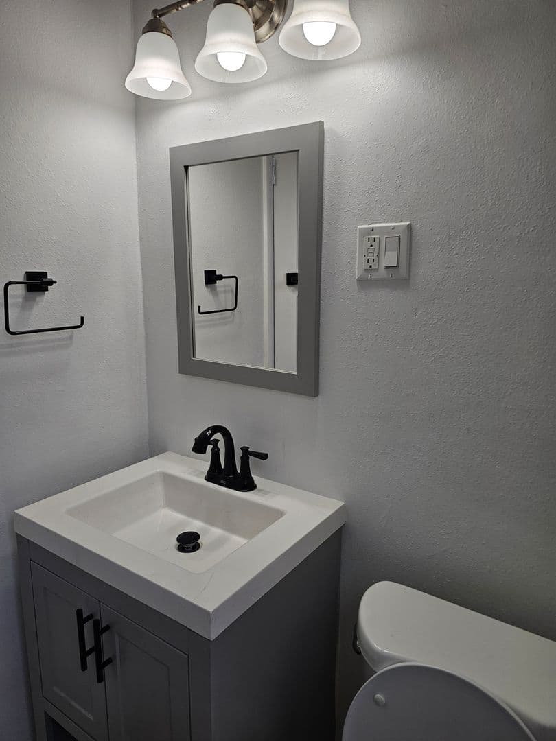 Los Angeles Apartment: 6439 Orange Street