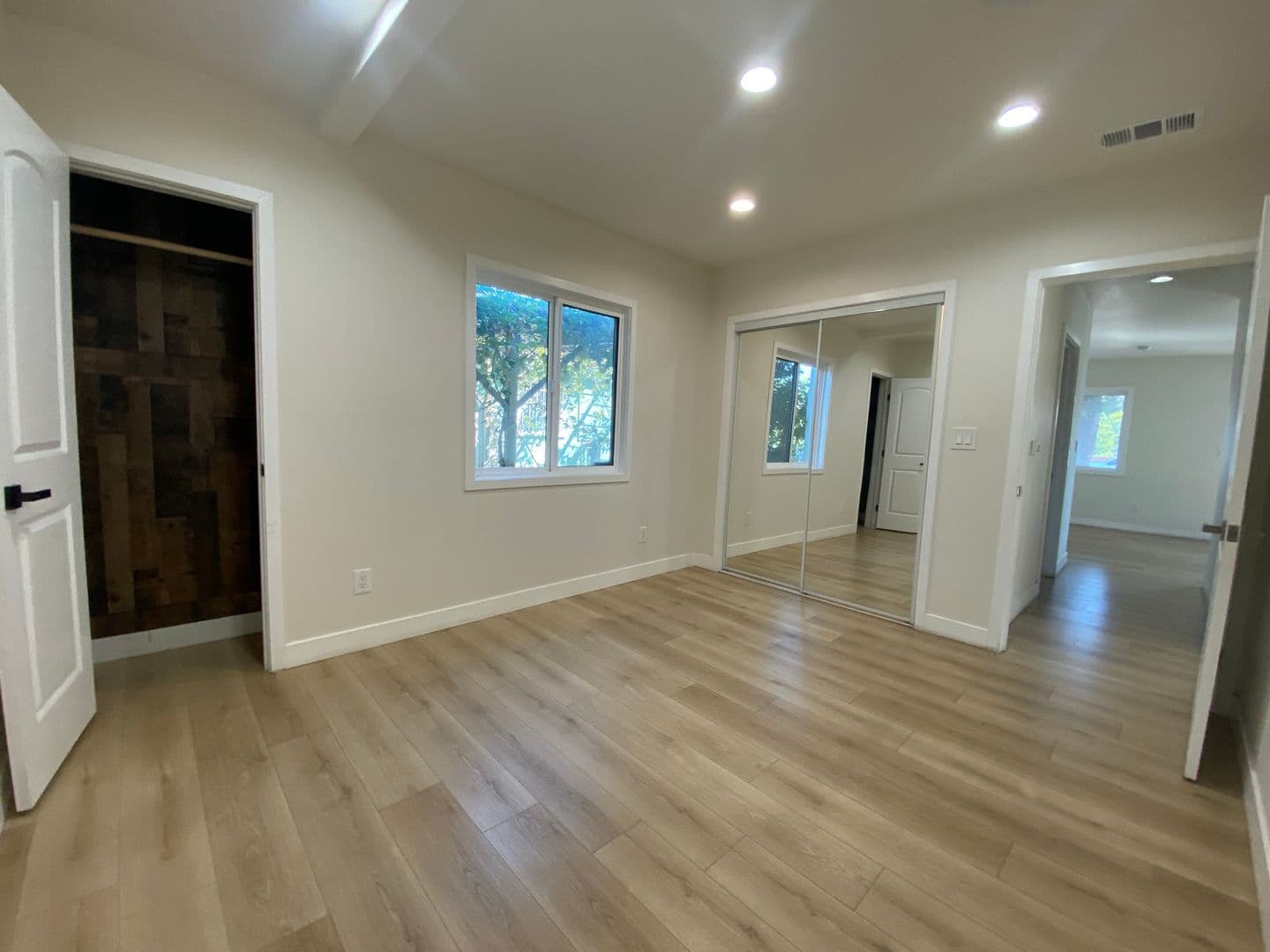 Los Angeles Apartment: 2927-2929 8th Ave.