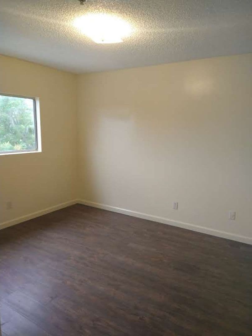 Los Angeles Apartment: 8209-8211 S. Broadway