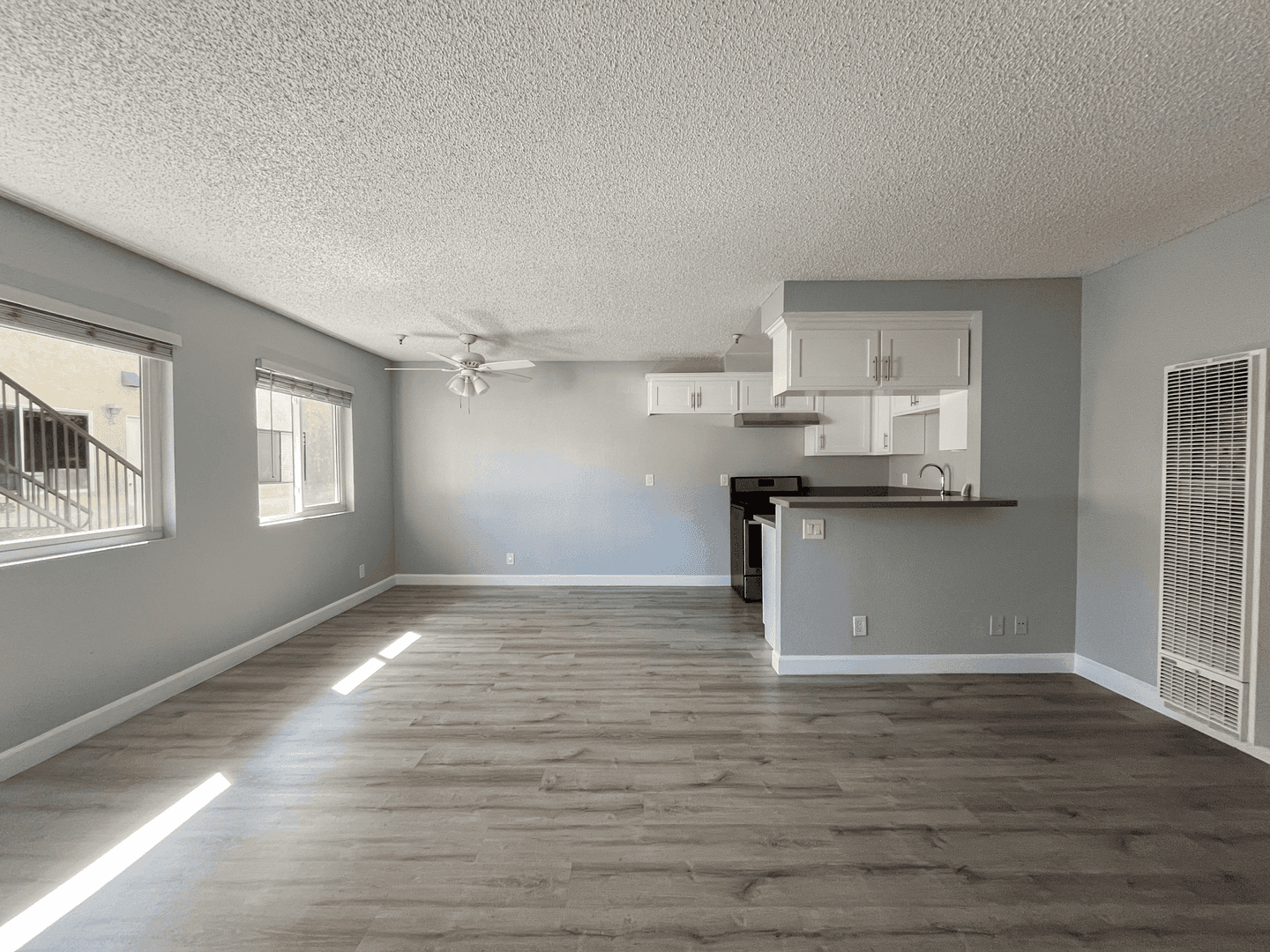 Hawthorne Apartment: 12521 Grevillea Avenue