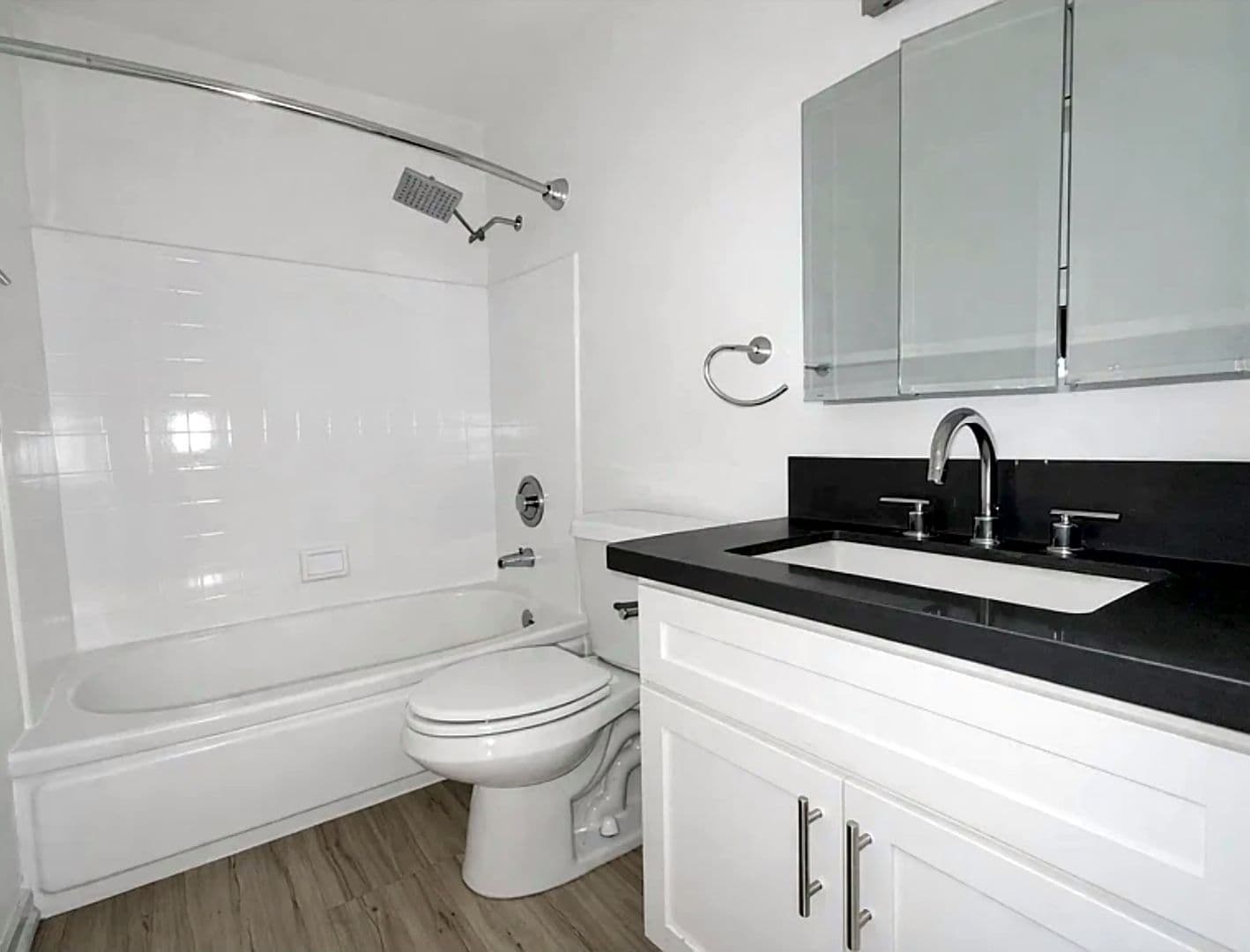 Long Beach Apartment: 360 Lime Avenue
