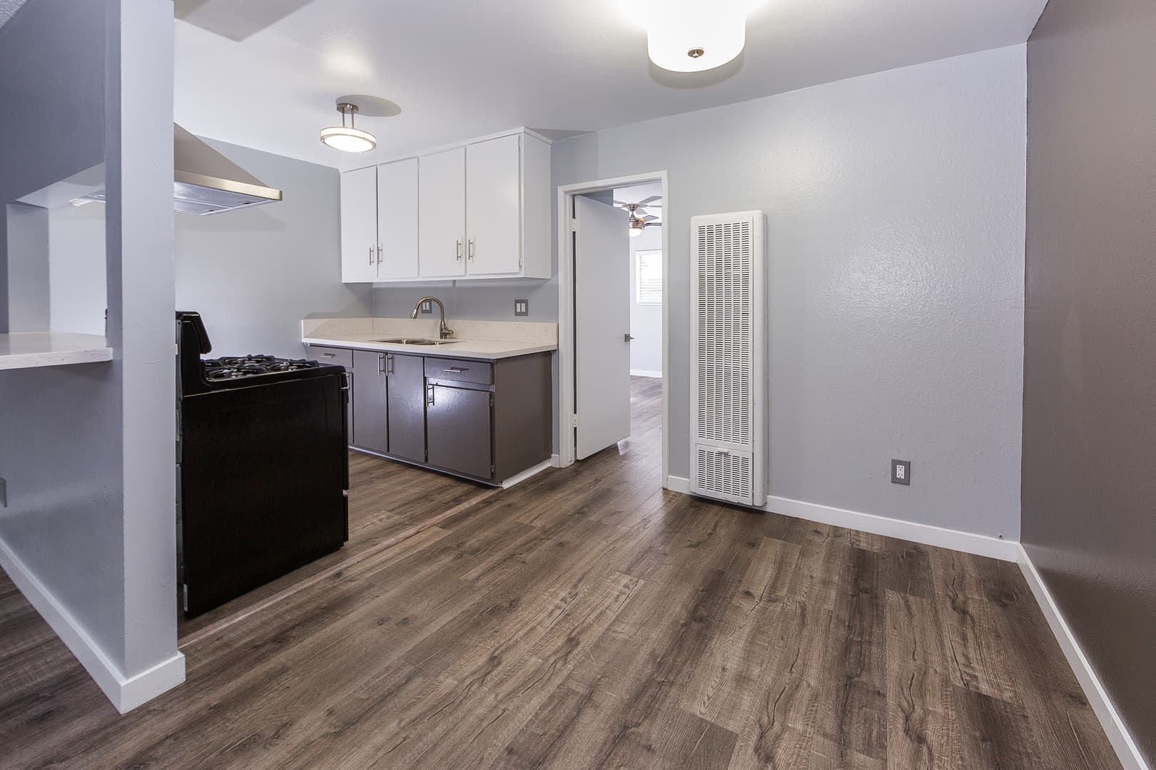 Long Beach Apartment: 2455 Pasadena Avenue