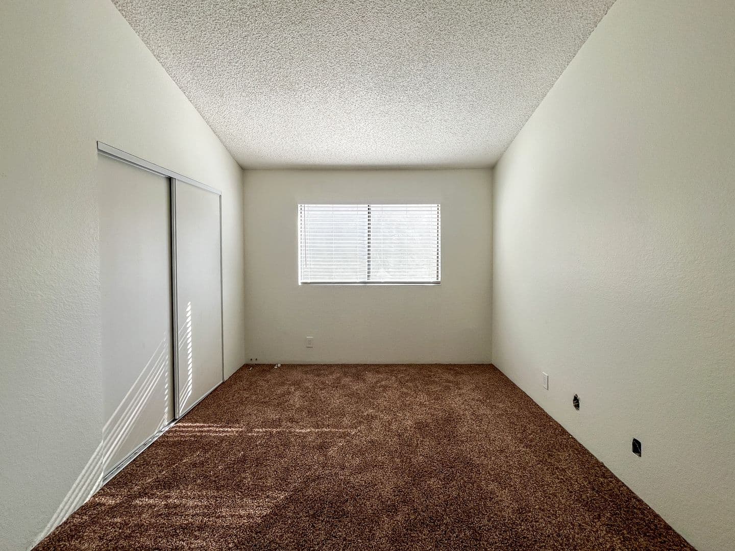 Hawthorne Apartment: 12909 Cordary Ave