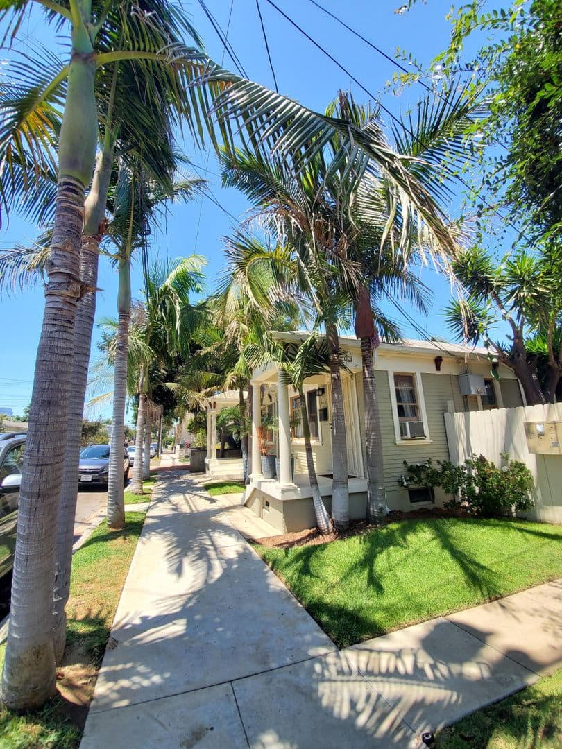 Long Beach Apartment: 1631 E. Florida St