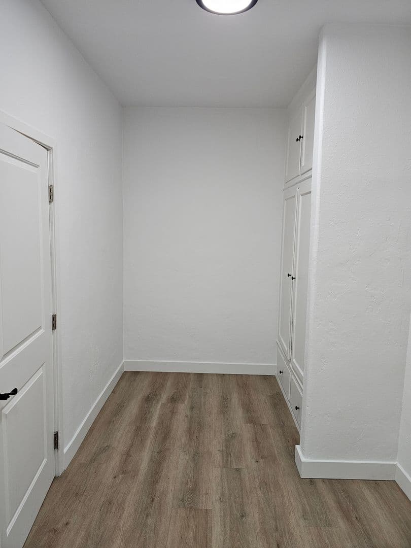 Los Angeles Apartment: 6439 Orange Street