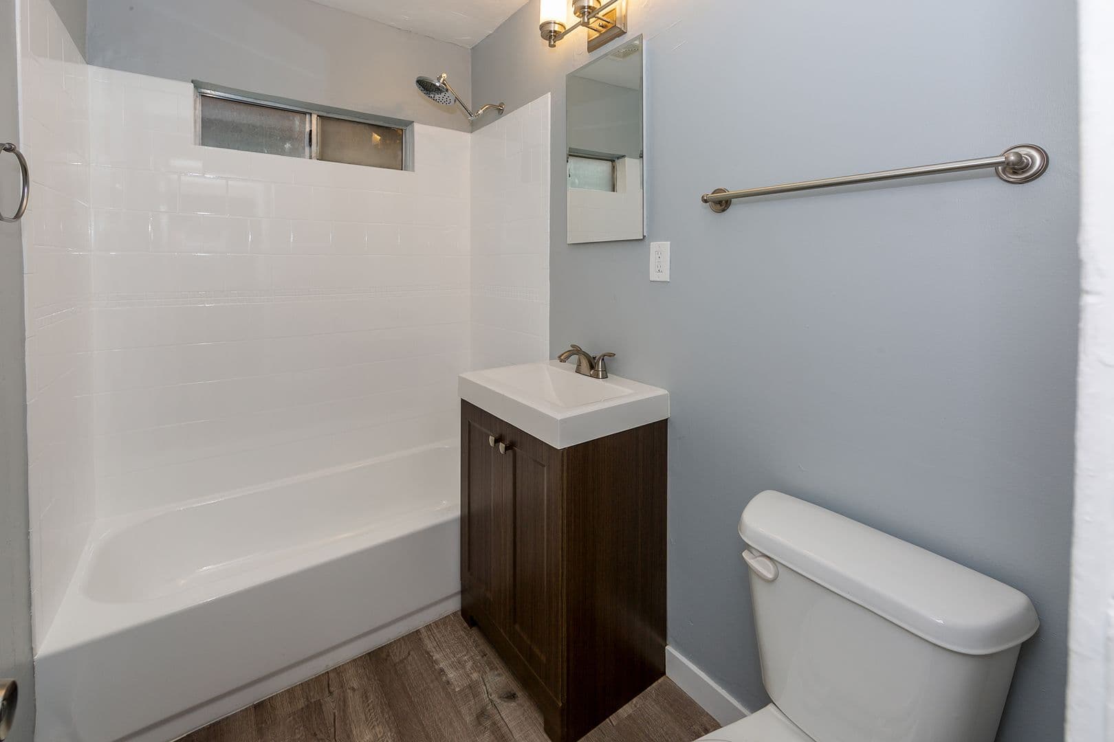 Long Beach Apartment: 1430 Chestnut Ave