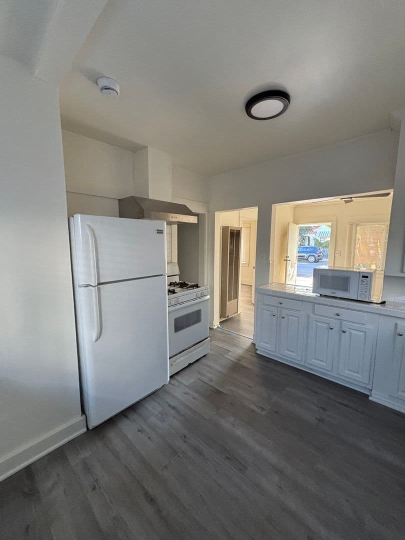 San Pedro Apartment: 1602-1620 S. Centre St.