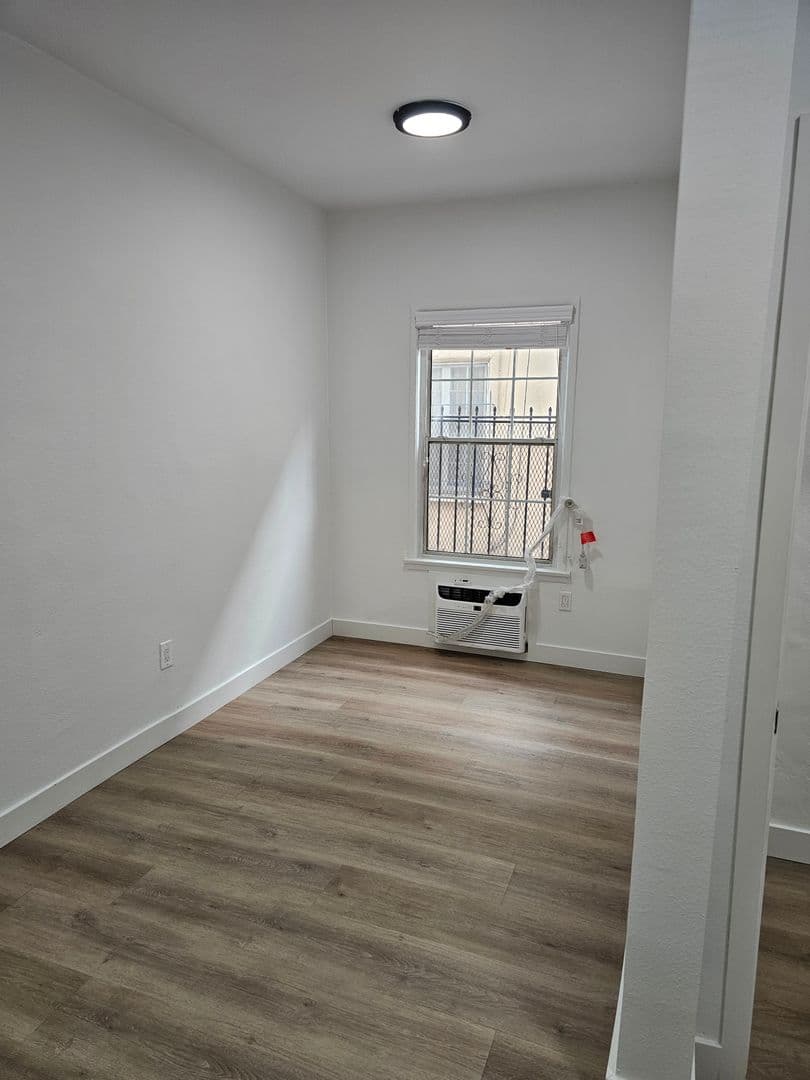 Los Angeles Apartment: 6439 Orange Street