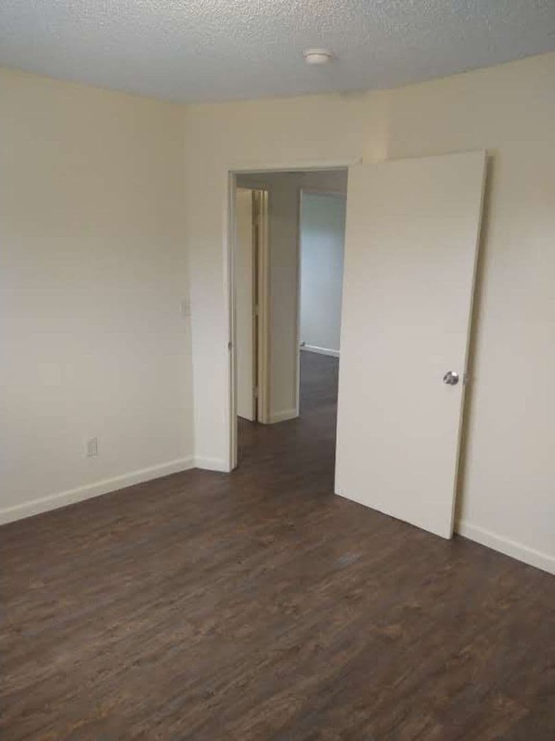 Los Angeles Apartment: 8209-8211 S. Broadway