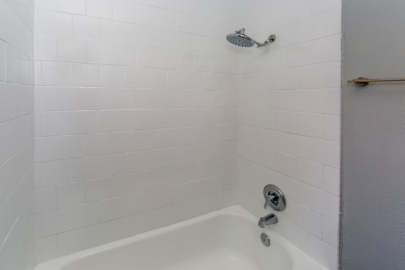 Long Beach Apartment: 1600-1602 Cedar Avenue