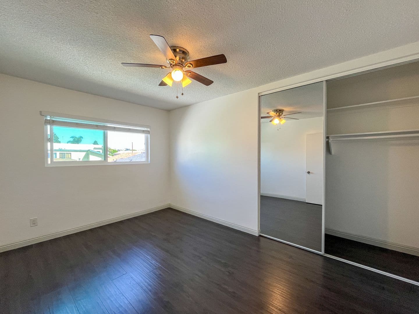 Long Beach Apartment: 1335 Stanley Ave