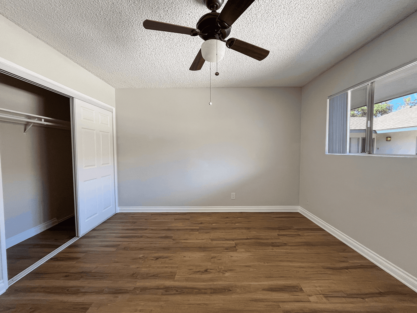 Long Beach Apartment: 372 Freeman Ave