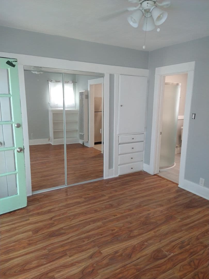Long Beach Apartment: 1027-1031 Chestnut Avenue