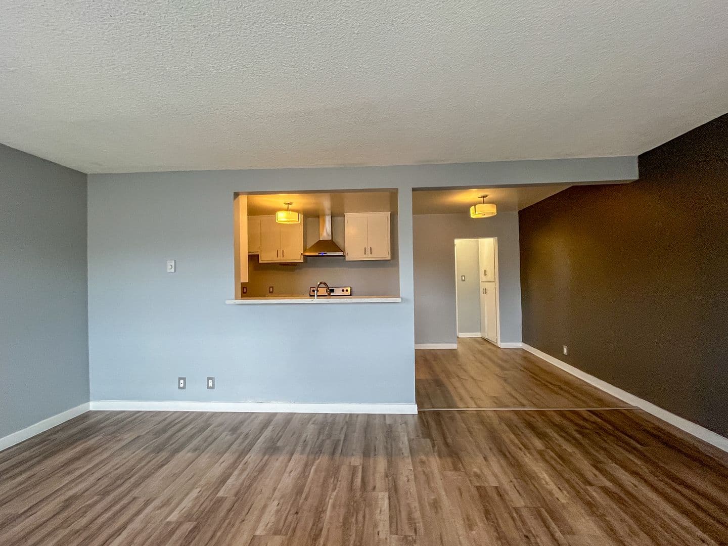 Long Beach Apartment: 2455 Pasadena Avenue