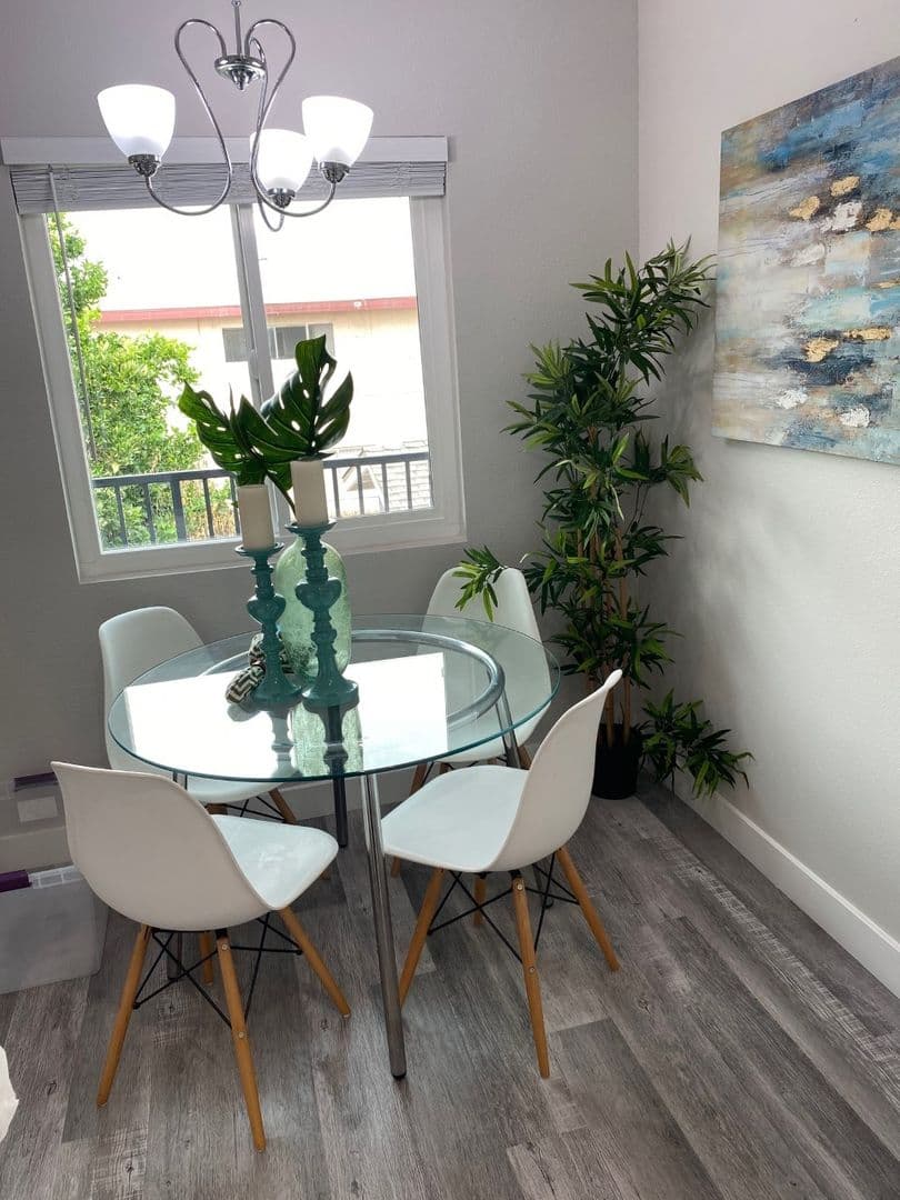 Paramount Apartment: 8206 2nd Street
