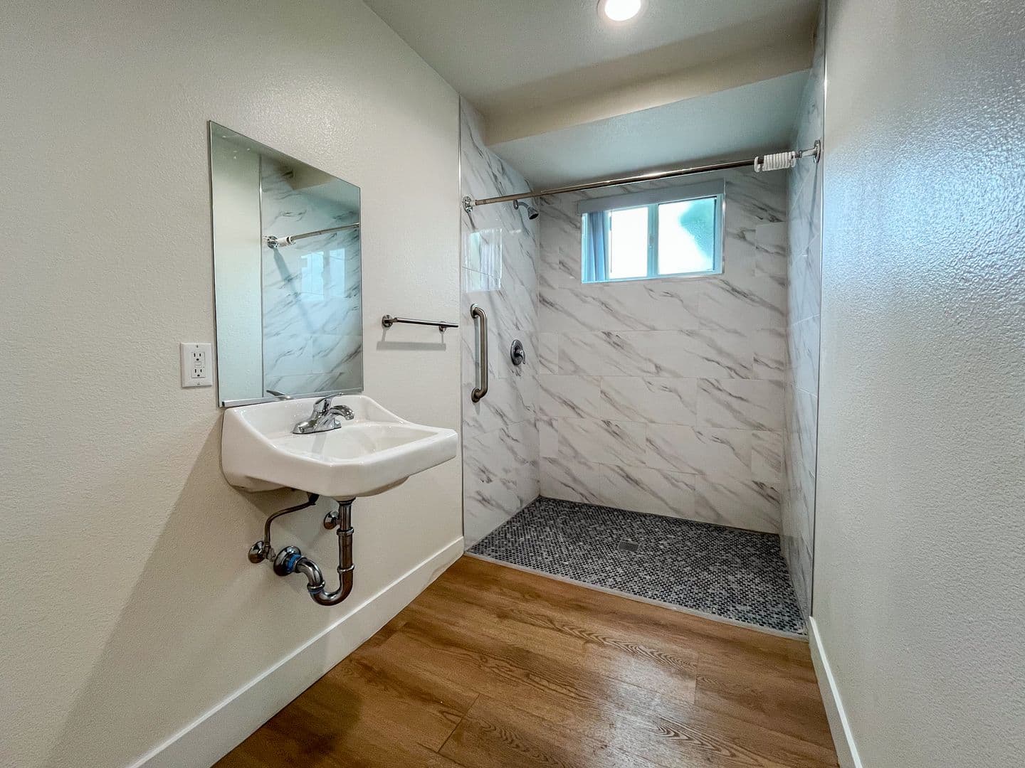 Los Angeles Apartment: 1627 E 92nd St