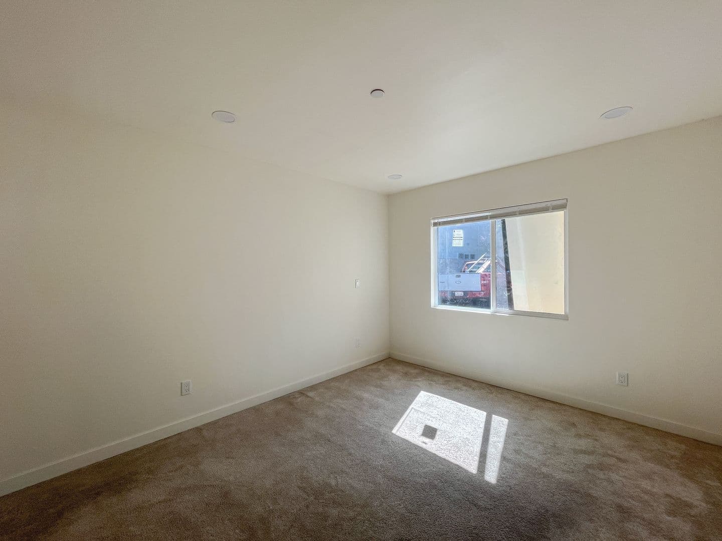 Inglewood Apartment: 702 S Walnut St