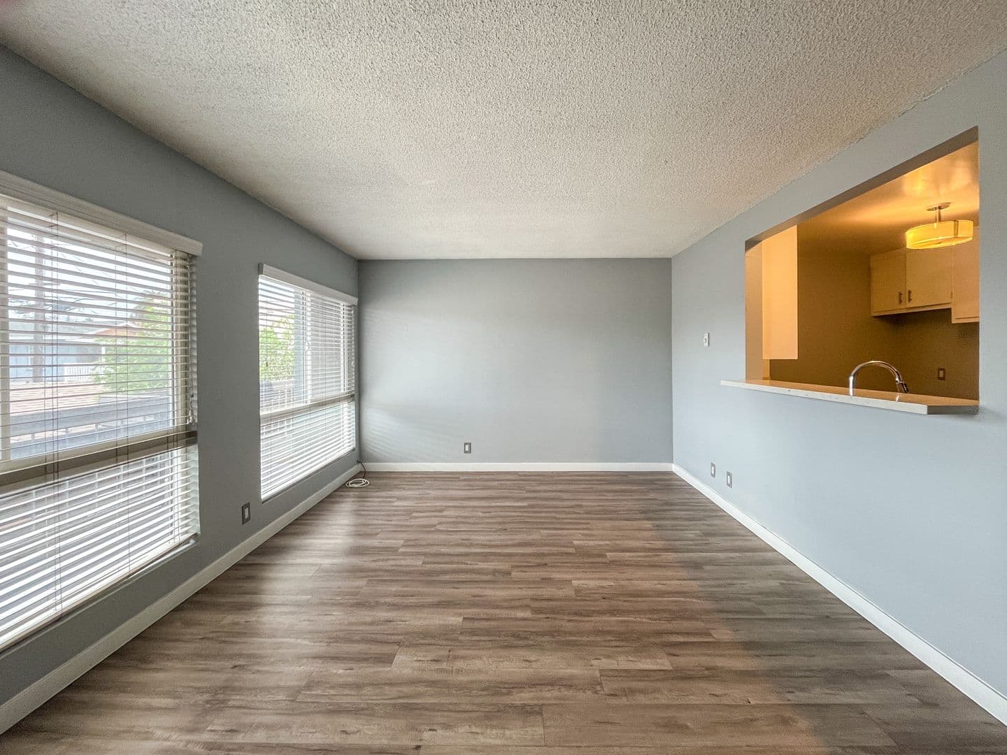 Long Beach Apartment: 2455 Pasadena Avenue