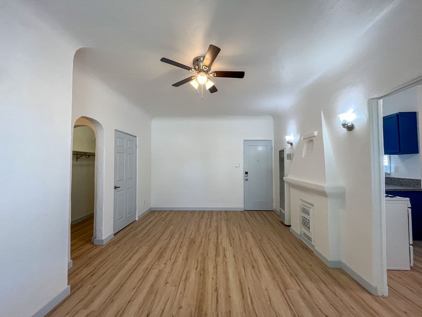 Long Beach Apartment: 551 Daisy Ave